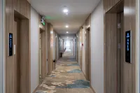 Live in A Fashionable Hotel