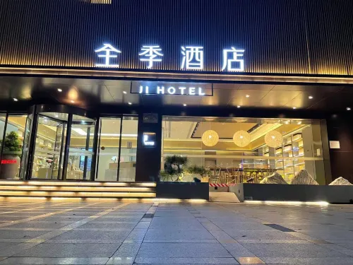 全季飯店（泰州步行街稻河景區店） - 停車場