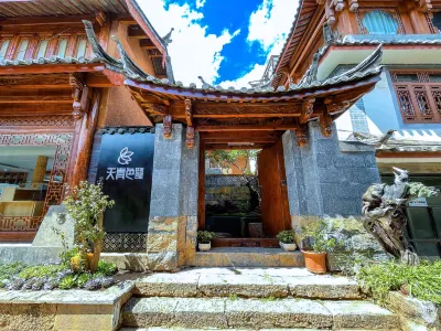 Azure Light Luxury Inn (Lijiang Ancient Town) Hotels near Wan Gu Building