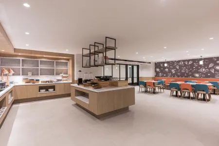 HanTing Hotel (Feixi Feicui Road University Town) Отели рядом с достопримечательностью «Anhui Foreign Languages University»