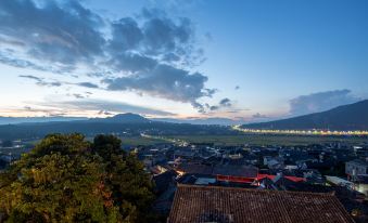 Tengchong Cloud free time panoramic hot Spring Resort inn