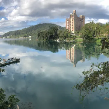 Miracolo view hotel Отели рядом с достопримечательностью «Канатная дорога над озером Солнца и луны»