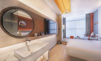 Trip.com Hotel (Jiukeshu Subway Station)