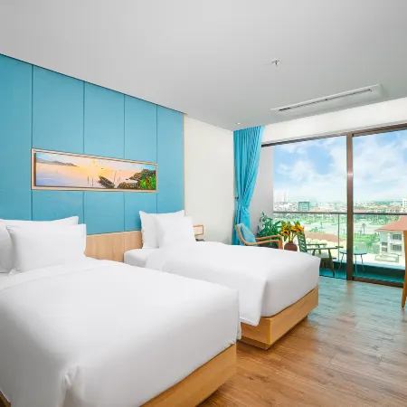 Sala Grand TuyHoa Hotel Отели рядом с достопримечательностью «Городской плаж»