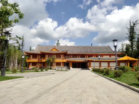 Changbai Mountain Guanyue Folk-Custom Hotel