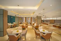 Qianmei International Hotel (Shaoguan Nanxiong Covered Bridge)