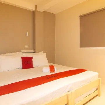 RedDoorz @ Laiya Vivo Hotel Batangas Hotels near Playa Laiya