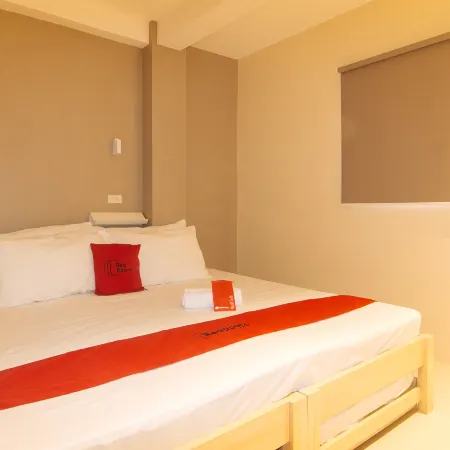 RedDoorz @ Laiya Vivo Hotel Batangas Отели в г. Сан Хуан