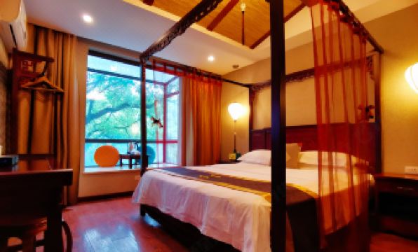 Shui Yue Ge Boutique Hotel