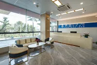 Yantai Shenlan Business Travel Hotel