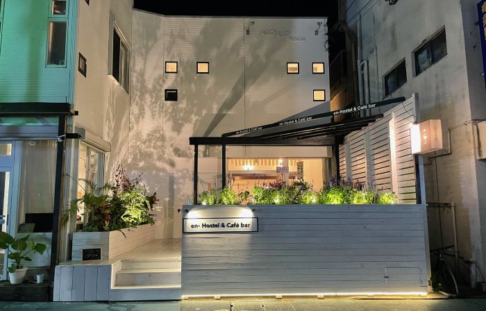 エン　ホステル　アンド　カフェバー