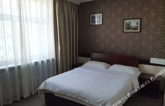 凌源龍潤快捷賓館