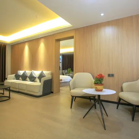 Huaxin Civil Aviation Hotel (Xinyang East High-speed Railway Station)