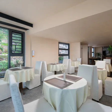 Shanheshi 360° Panoramic Skyview Guesthouse (Zhenyuan Ancient Town)