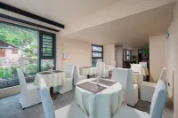 Shanheshi 360° Panoramic Skyview Guesthouse (Zhenyuan Ancient Town) - فطور