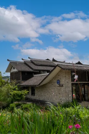 Dushan Laran Rustic luxury Holiday Homestay Отели в г. Душань