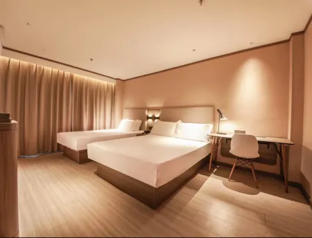 HanTing Hotel (Tongliao Naiman Banner Railway Station Zhenxing Avenue)