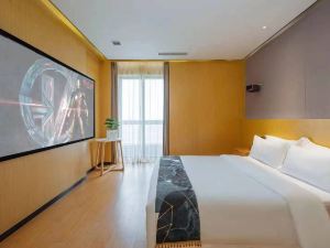 Peach Cinema Apartment