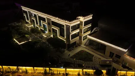 Huocheng Xiangju Yaju Homestay (Qingshuihe Town) Отели в г. Хочен