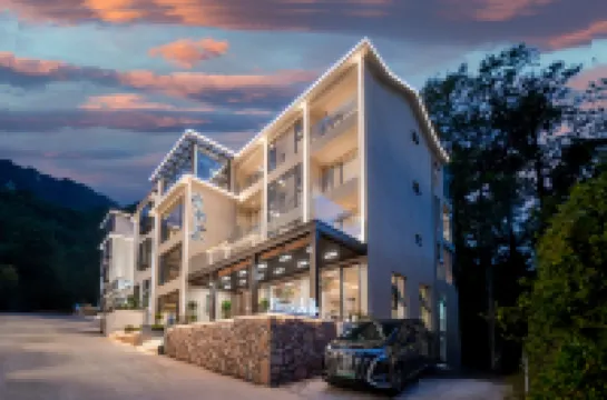 Hidden Valley Homestay (Zhongling Cableway Store in Laojunshan Scenic Area)