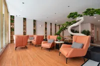 Ruibai Cloud Hotel (Meilan International Airport T1 & T2 Terminal Store)