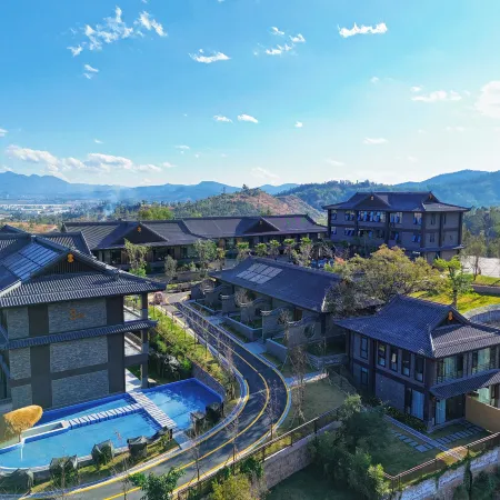YI HUA YI SHI JIE BAN SHAN HOTEL