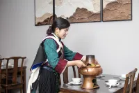 Hexi Snow Mountain View Hotel - Lijiang Ancient Town - breakfast
