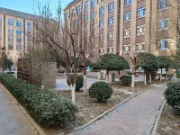 Lanshanju Homestay (Zhenbeipu Seeing Helan Performing Arts Town) Hotels near Cimu Temple
