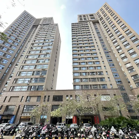 Yasige·YourLove Apartment (Yangjiang Gongqing Lake Park Jinshan Road)