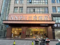 Lanou Hotel (Xinghua Yingleida Plaza Branch) Hotels near Mingchengqiang Ruins