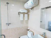 Manzhouli Qiju Business Hotel (Zhongsu Pedestrian Street) - 2-Star