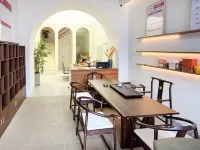 Crystal Bayview Hotel Jinghaiwan Scenic Apartment (Weihai Station Huafa New World)
