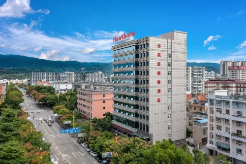 Haofeng Wyndham Hotel (Lincang Municipal Government Yulong Lake Park) Hotels in Lincang