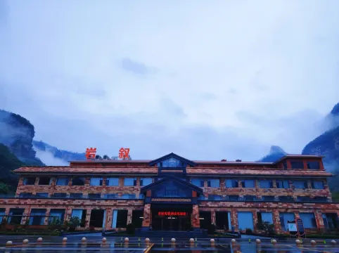 Linzhou Yansu Hotel (Taihang Grand Canyon Shibanyan)