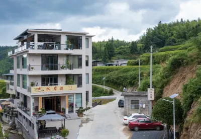 Shoreline Lodge Hotels near Yangtianhu Grassland
