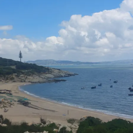 Meizhou Island HeMu (Mazu Ancestral Temple Branch) – 180° Ocean-View Homestay with Front-Row