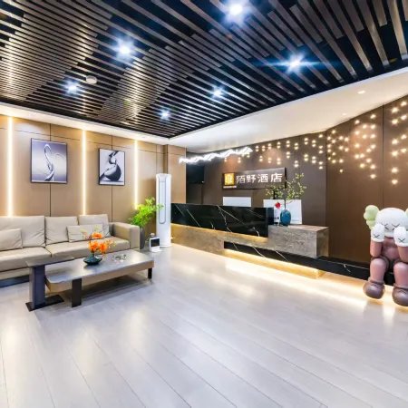 Moye Smart Hotel (Urad Front Banner Government)