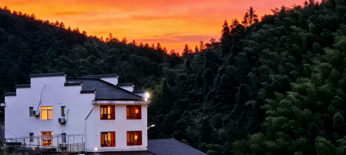 Yunti Xiaozhu·Chinese log wind view m Hotel a Yunhe