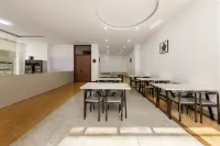Tongren Yanhe Jinding Hotel (Yanhe County Government Square Branch)