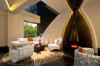 Harbin Yinyu Designer Hotel (Central Street, Chinese Baroque Branch) - Airport Shuttle