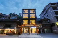 Zhenshan Qigu Homestay (North Main Gate, Xijiang Qianhu Miao Village - 2성급