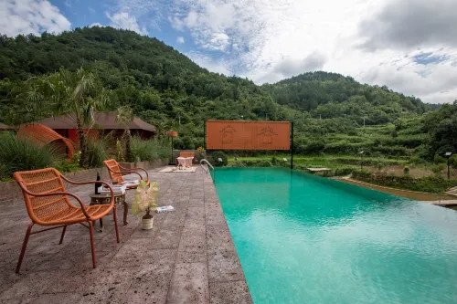 Zunyi Granary · Persimmon Tree Side Mountain Estate Vacation Apartment - bar