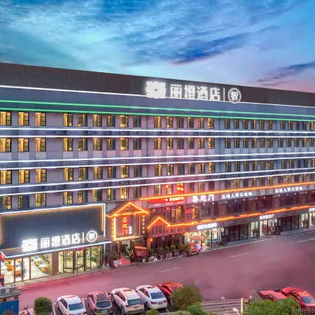 Ease Hotel · Zhi (Yichang Three Gorges University CBD Shopping Center Smart Store)