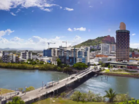 Oaks Townsville Gateway Suites Hotels in South Townsville