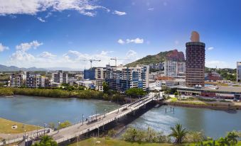 Oaks Townsville Gateway Suites