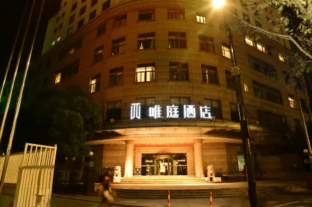 Waiting Hotel (Shanghai Bund Nampho Bridge Subway Station)