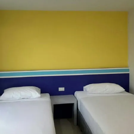 Sakura Budget Hotel Отели рядом с достопримечательностью «Торговый центр Tesco Lotus»