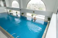 THE SHINE HOTEL - Romantic