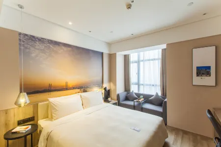 N · Hotel (Changyang North Road) Отели рядом с достопримечательностью «Zhuge Liang Square»