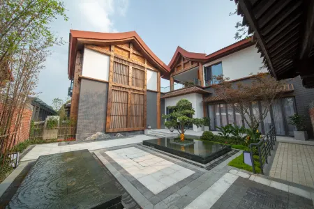 Little Pond Hotel Отели рядом с достопримечательностью «Wenmiao Street Kuixing Tower»